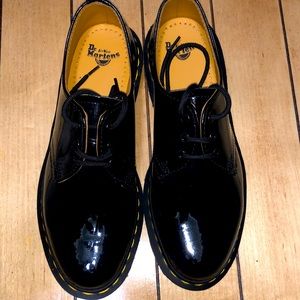 NIB Dr. Martens Patent Lamper Shoes, Black size 9